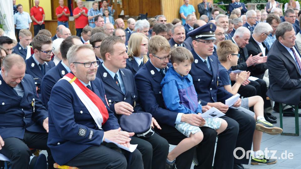 Haberländer Feuerwehr feiert Einweihung des neuen Feuerwehrhauses und des neuen Feuerwehrautos. Foto: Werner Schmola