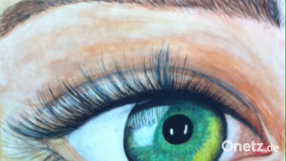 Im Auge des Betrachters ist bei der Ausstellung der Künstlergruppe „KunstGewinn“ in der Stadtbibliothek alles grün. exb