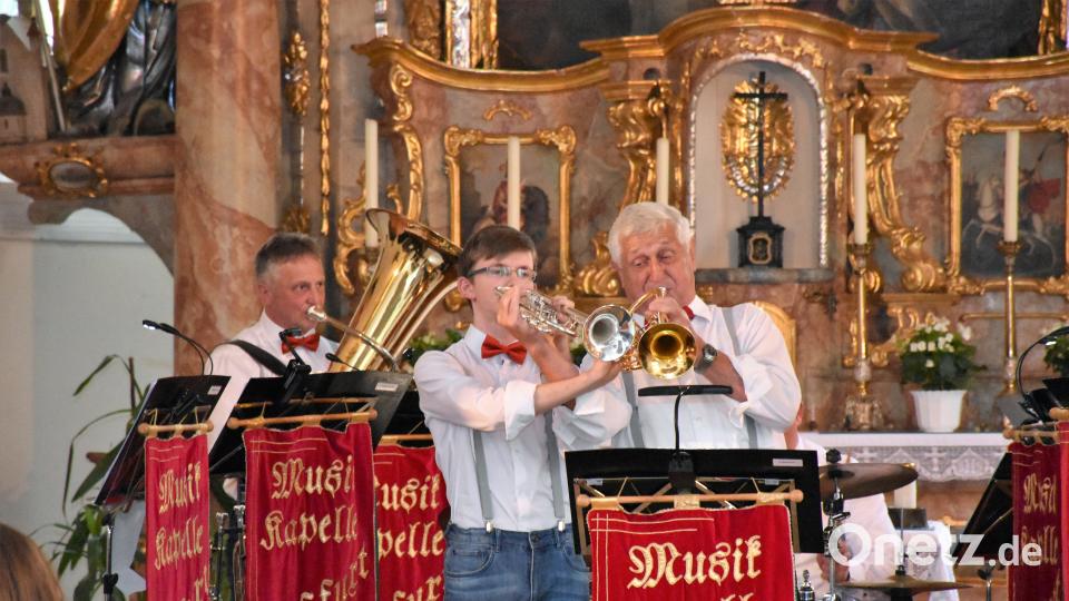 Musik verbindet - Opa und Enkel bei &quot;Lonely Boy&quot;. whw