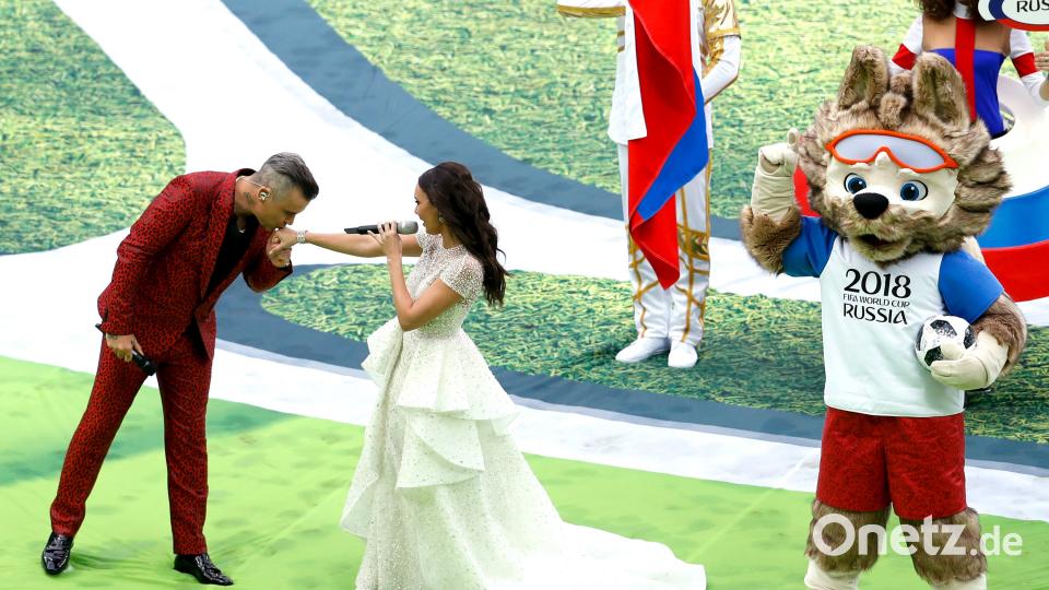 Mit einem farbenfrohen Fest und einem Show-Act des britischen Popstars Robbie Williams ist in Moskau die 21. Fußball-Weltmeisterschaft eröffnet worden. Victor Caivano/AP/dpa