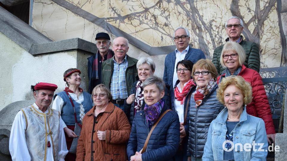 Eine Gruppe ehemaliger Lehrer des Stiftland-Gymnasiums sind angetan von der Genussführung rund um die Kartoffel. Schulze, Lena [SZL] (lena.schulze@oberpfalzmedien.de)