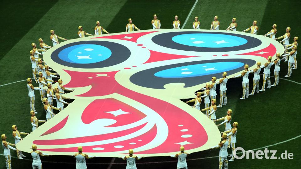 Mit einem farbenfrohen Fest und einem Show-Act des britischen Popstars Robbie Williams ist in Moskau die 21. Fußball-Weltmeisterschaft eröffnet worden. Christian Charisius/dpa