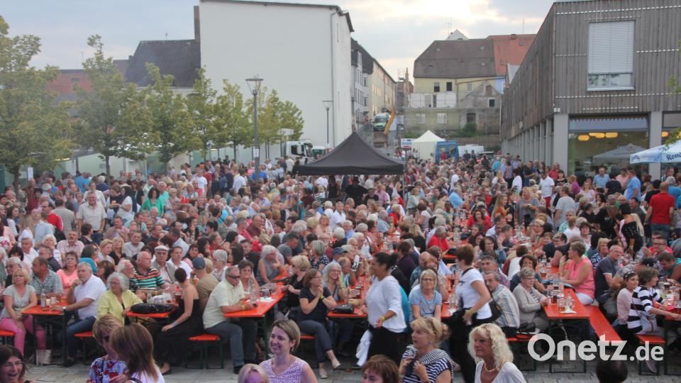 Die Tanzfläche füllt sich. kro