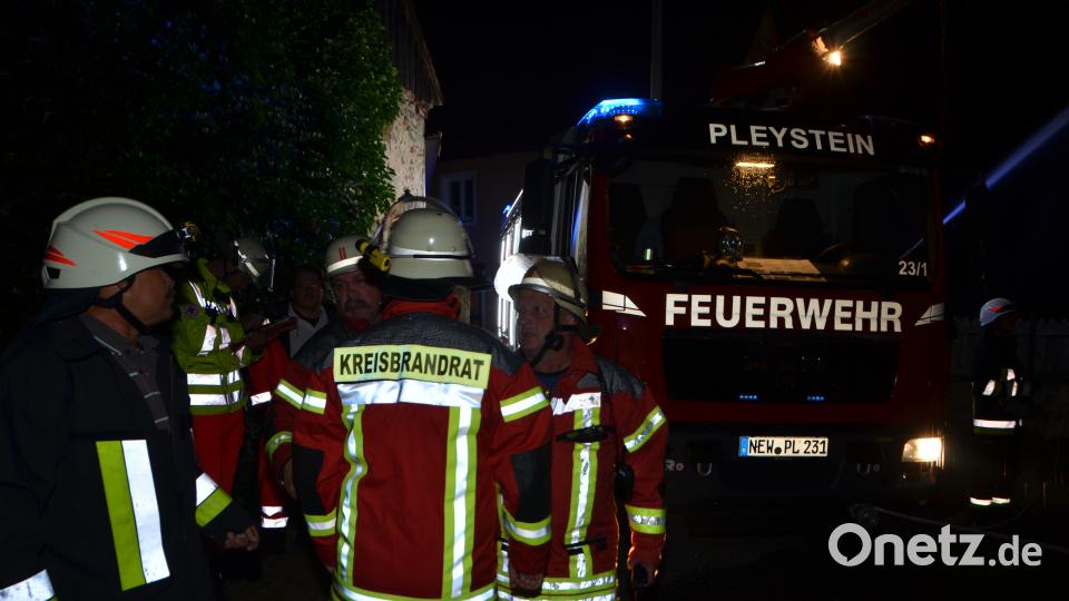 Nach ersten Schätzungen entstanden an einem landwirtschaftlichen Mehrzweckgebäude ein Schaden von rund 100.000 Euro Schaden. Fast 170 Feuerwehrkräfte waren im Einsatz. dob