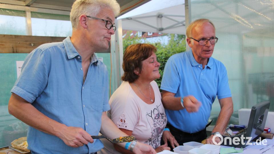 Die Helfer haben alle Hände voll zu tun. kro