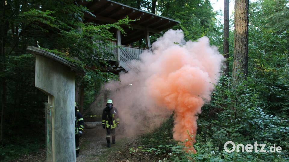 BRK-Bereitschaften und Feuerwehren üben in Regensburg den Ernstfall. Alexander Auer