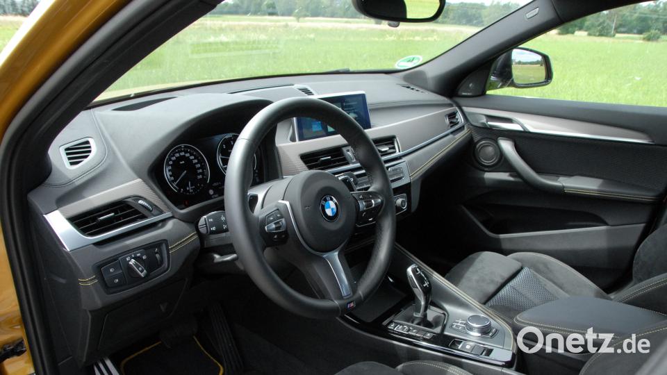 Der Pilot sitzt tiefer als im X1, aber deutlich höher als im normalen 1er BMW. Michael Ascherl