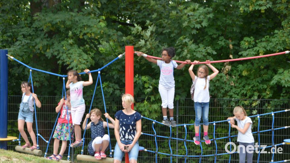 Ehemalige Kindergartenkinder träumten sich zurück in die schöne Kindergartenzeit in Anton Ferazin. dob
