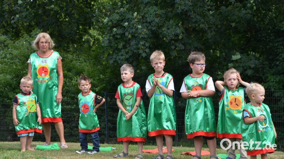&quot;Kinder wie die Zeit vergeht&quot;, heißt das Jahresmotto im städtischen Kindergarten Anton Ferazin unter dem auch das Sommerfest gefeiert wurde. dob