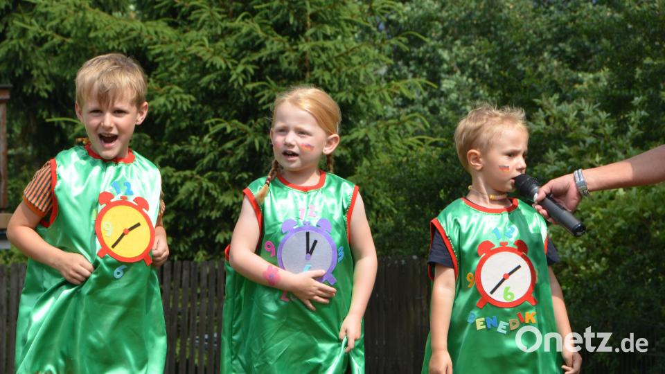 &quot;Kinder wie die Zeit vergeht&quot;, heißt das Jahresmotto im städtischen Kindergarten Anton Ferazin unter dem auch das Sommerfest gefeiert wurde. dob