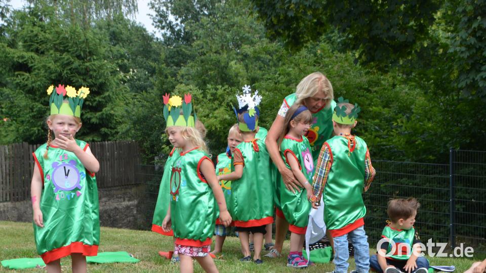 &quot;Kinder wie die Zeit vergeht&quot;, heißt das Jahresmotto im städtischen Kindergarten Anton Ferazin unter dem auch das Sommerfest gefeiert wurde. dob