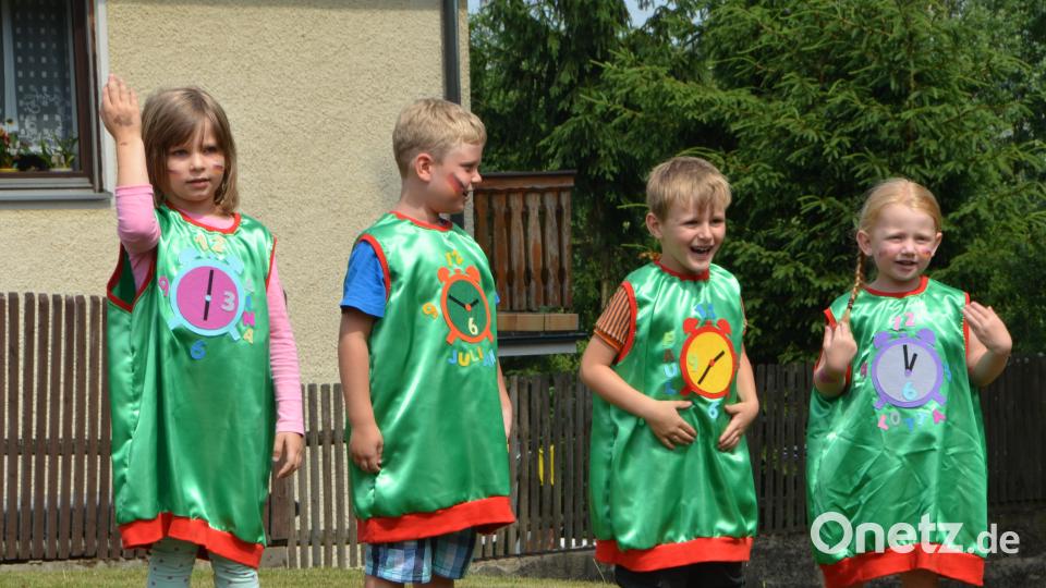 &quot;Kinder wie die Zeit vergeht&quot;, heißt das Jahresmotto im städtischen Kindergarten Anton Ferazin unter dem auch das Sommerfest gefeiert wurde. dob