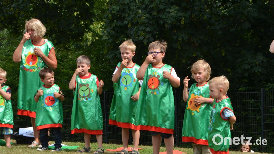 &quot;Kinder wie die Zeit vergeht&quot;, heißt das Jahresmotto im städtischen Kindergarten Anton Ferazin unter dem auch das Sommerfest gefeiert wurde. dob