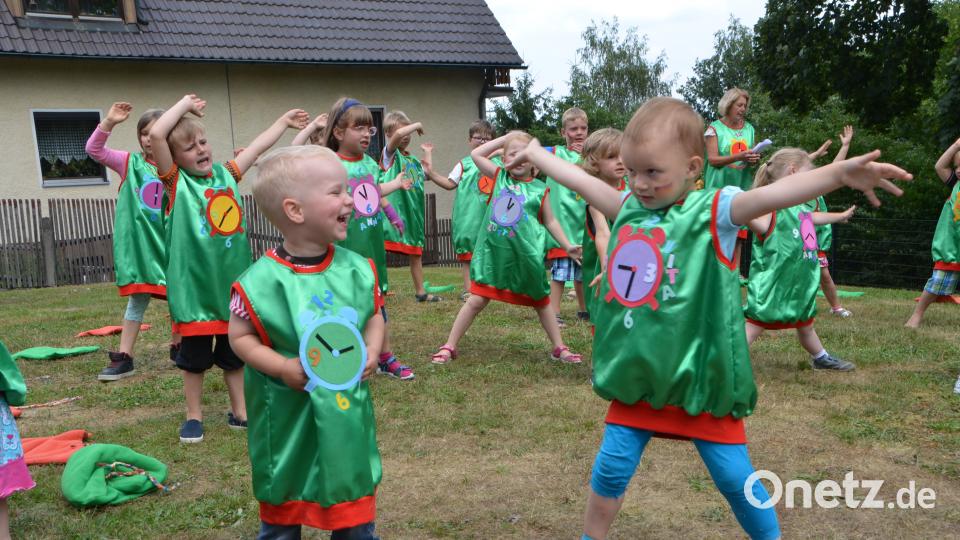 &quot;Kinder wie die Zeit vergeht&quot;, heißt das Jahresmotto im städtischen Kindergarten Anton Ferazin unter dem auch das Sommerfest gefeiert wurde. dob