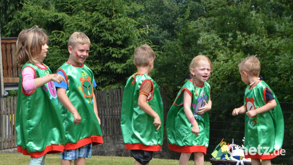&quot;Kinder wie die Zeit vergeht&quot;, heißt das Jahresmotto im städtischen Kindergarten Anton Ferazin unter dem auch das Sommerfest gefeiert wurde. dob