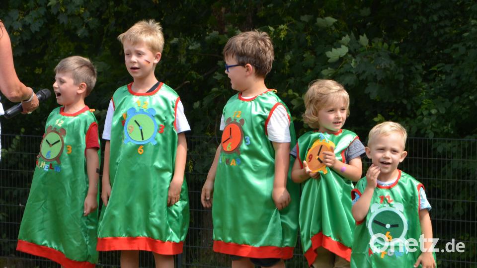 &quot;Kinder wie die Zeit vergeht&quot;, heißt das Jahresmotto im städtischen Kindergarten Anton Ferazin unter dem auch das Sommerfest gefeiert wurde. dob