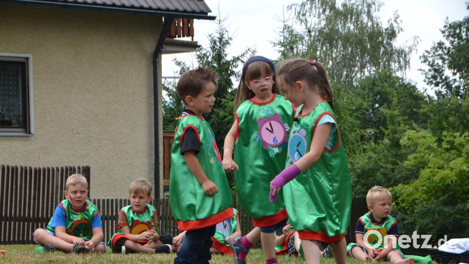 &quot;Kinder wie die Zeit vergeht&quot;, heißt das Jahresmotto im städtischen Kindergarten Anton Ferazin unter dem auch das Sommerfest gefeiert wurde. dob