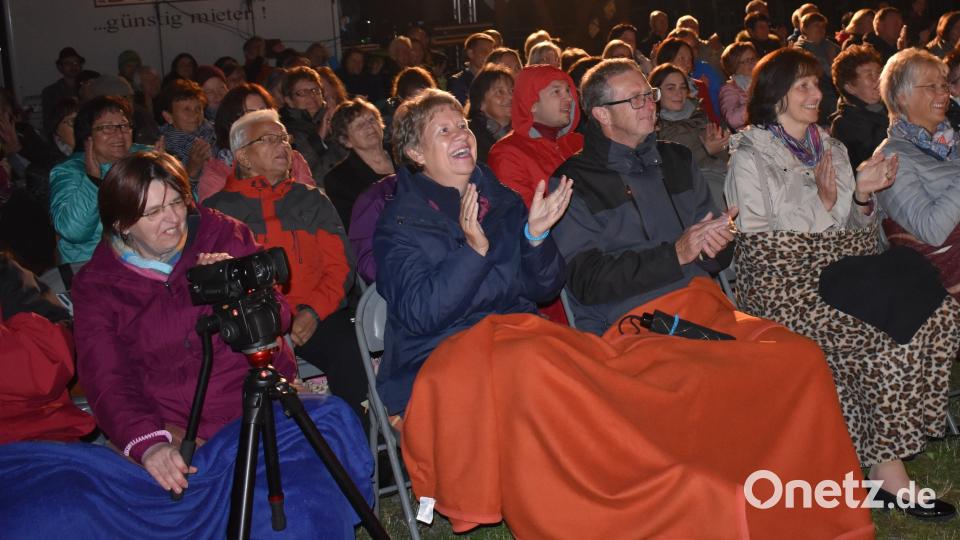 Das Publikam klatscht begeistert. rgr