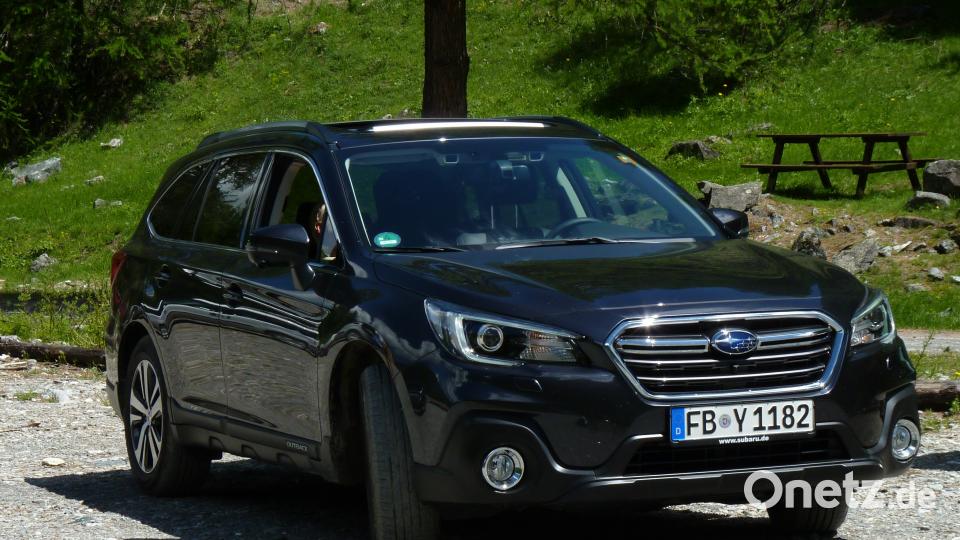 Außer der Rückfahrkamera gibt es beim Outback jetzt auch eine Front- und eine Seitensichtkamera, die das Einparken am Bordstein vereinfachen. Berthold Zeitler
