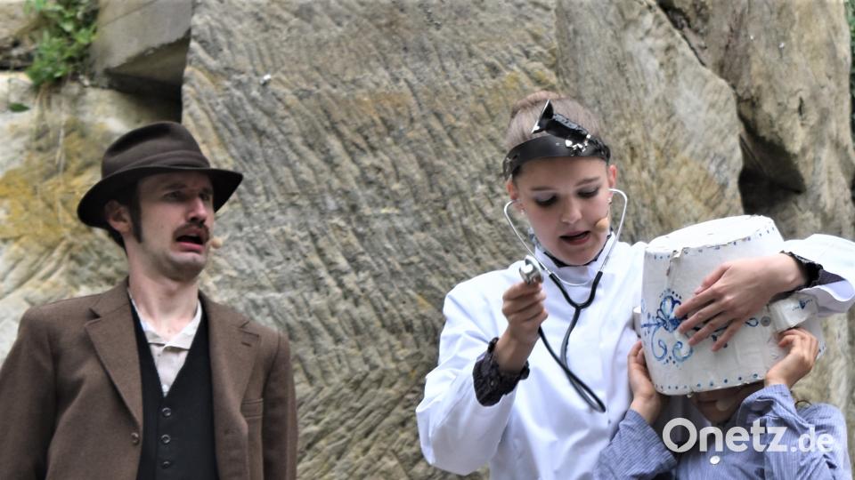 Die Ärztin soll Michel helfen. rgr