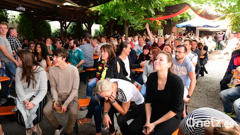 Auch in Amberg trauern die Fans nach dem Ausscheiden der deutschen Fußballnationalmannschaft bei der WM. Petra Hartl