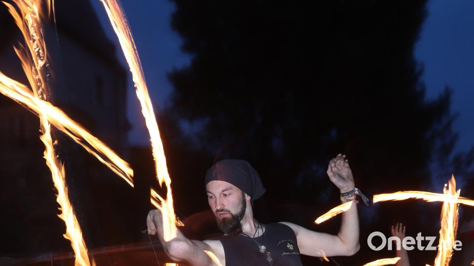 Mit dem neuen Feuershow-Programm zeigte die Stiber-Gruppe Ardere Lilium durchaus internationales Potential. Die Drei-Ebenen-Show ist einmalig. Franitza, Martina [mfh]
