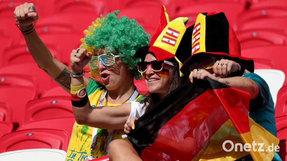 Südkorea  gegen Deutschland: Die Fans bereiten sich auf ein spannendes Spiel vor. Christian Charisius/dpa