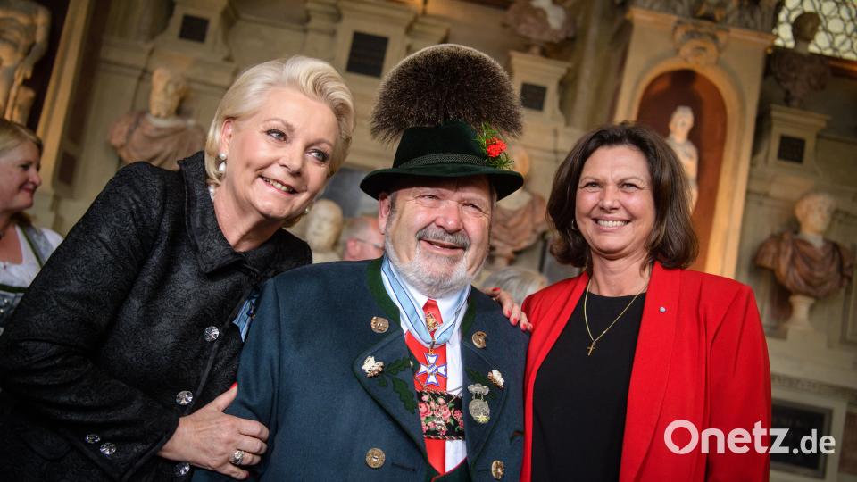Gabriele Bauer, Bürgermeisterin der Stadt Rosenheim, Maximilian Bertl und Staatsministerin Ilse Aigner Matthias Balk/dpa