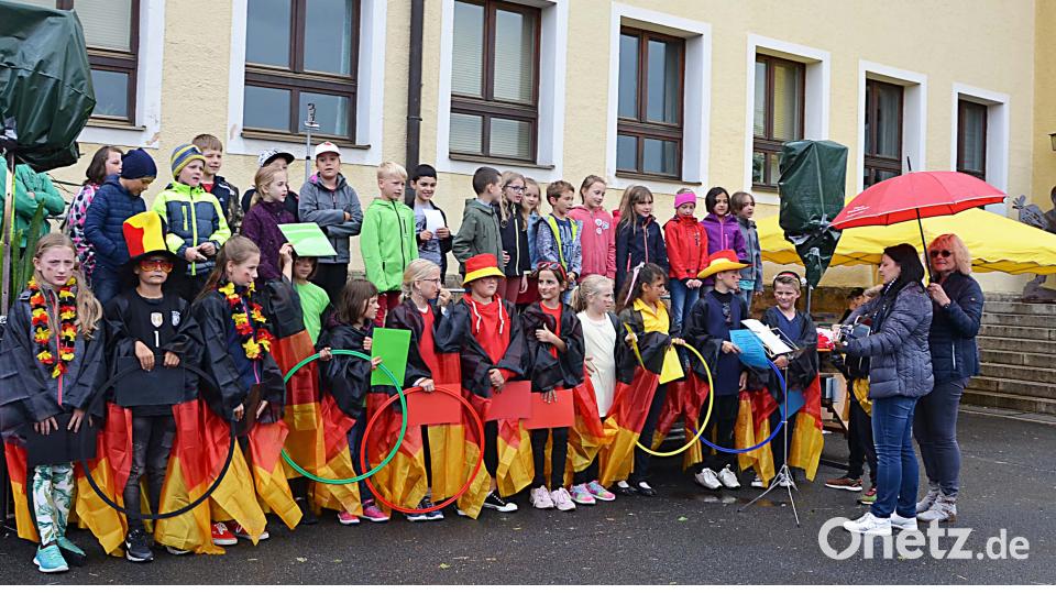 Diesjähriges Schulfest stand unter dem Motto &quot;Olympische Spiele Dumba&quot; ü