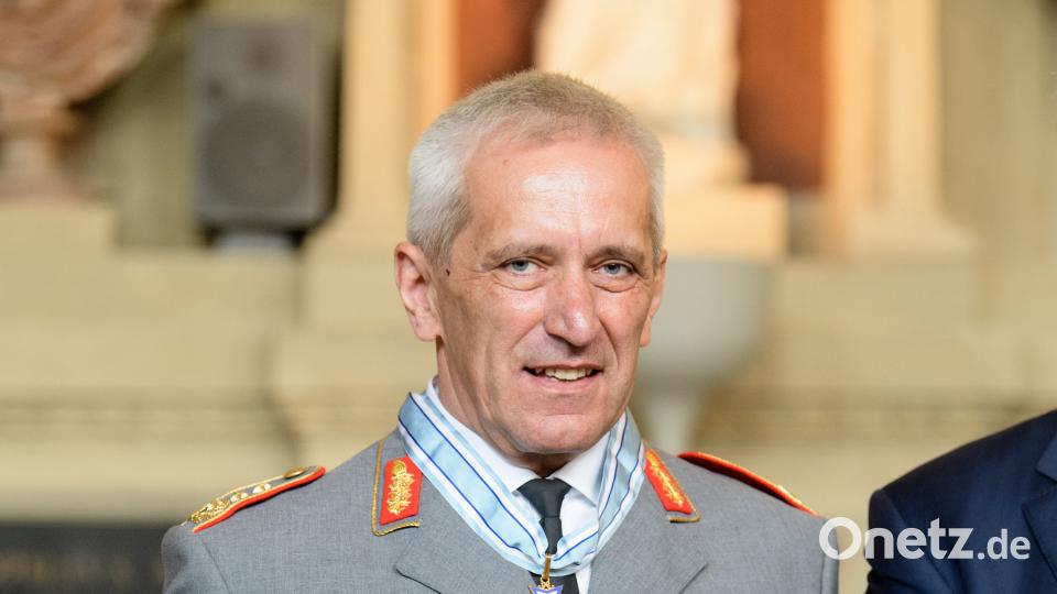 Ministerpräsident Markus Söder ehrte auch Generalleutnant Johann Langenegger. Matthias Balk/dpa