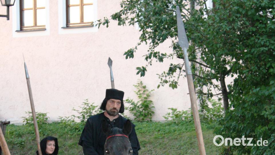 Jan Hus (Helmut Biegerl) zieht auf dem Weg nach Konstanz durch die Oberpfalz. lg