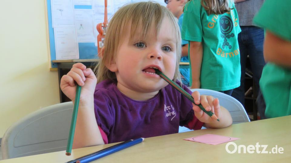 Emilia gehört zu Bärnaus erhofftem Nachwuchs. Ob sie später einmal in der Heimat bleibt? Beim Malen ist die kleine Dame  zumindest erst einmal unschlüssig, was es werden soll. ubb