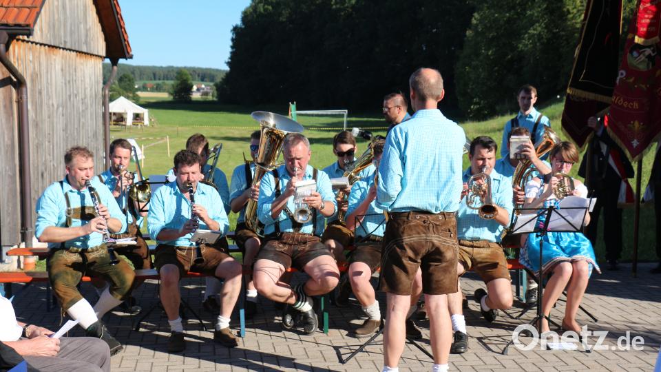 Die Pressather Musikanten übernehmen die musikalische Ausgestaltung des Gottesdienstes. rpp