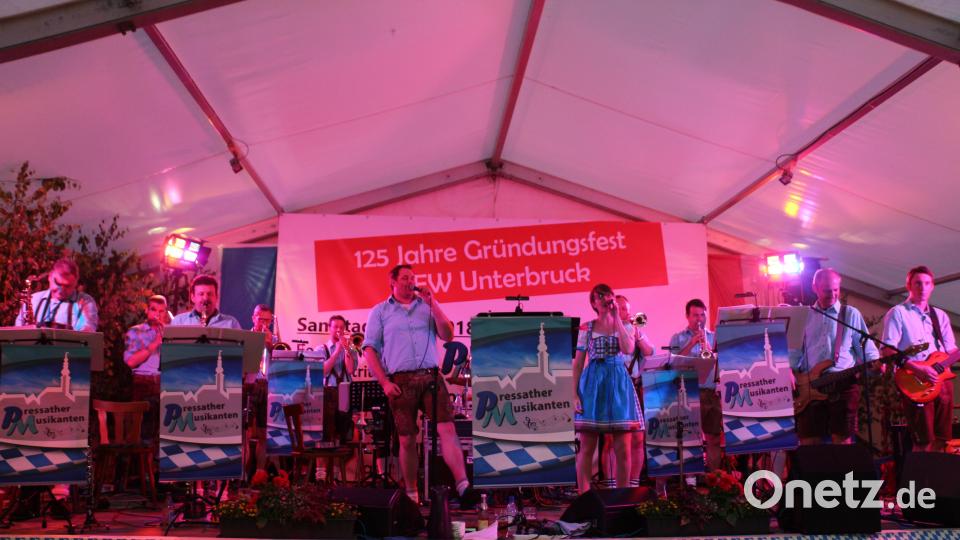 Die Pressather Musikanten spielen auf. rpp