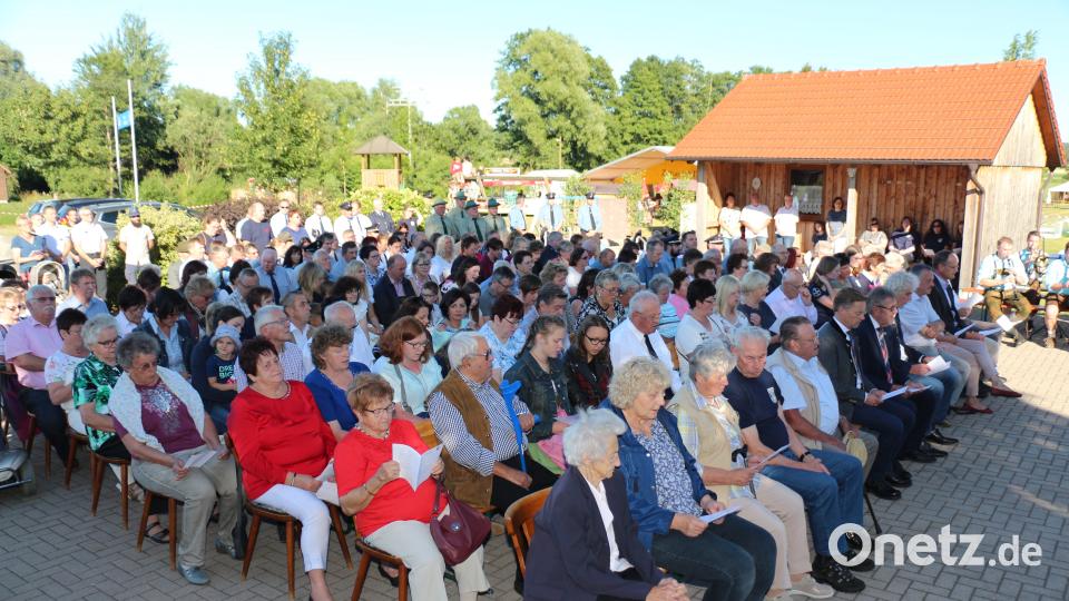Zahlreiche Gäste besuchten den Feldgottesdienst. rpp