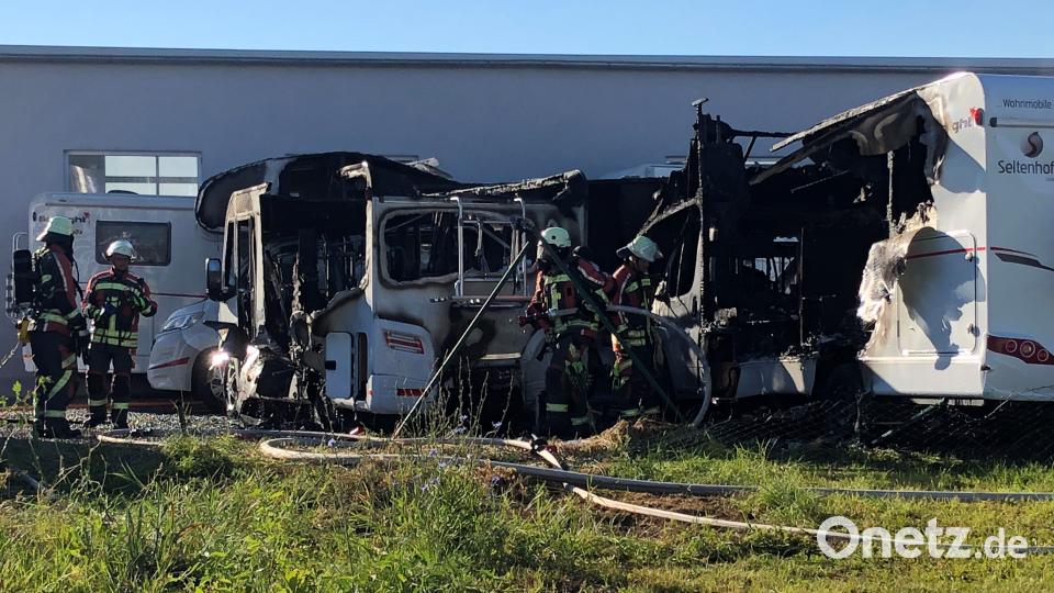 Niedergebrannte Wohnwägen. Auer, Alexander