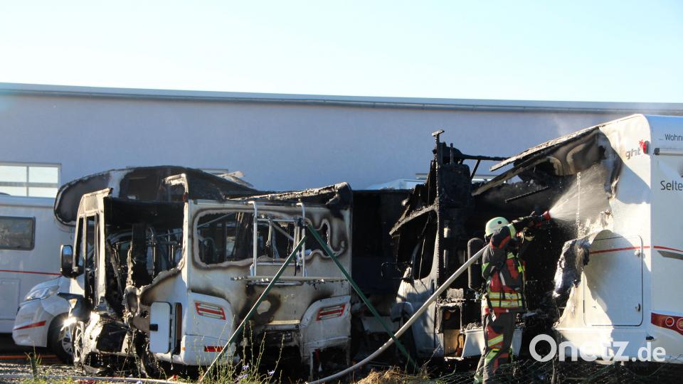 In Regensburg brannten mehrere Wohnwägen und Wohnmobile nieder. Alexander Auer