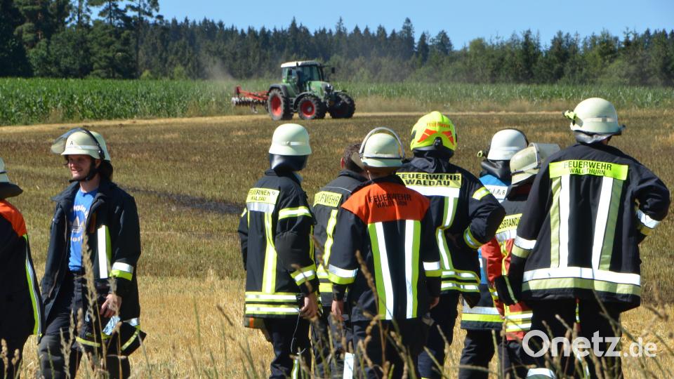 Ackerfläche brennt dob