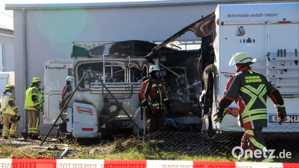 In Regensburg brannten mehrere Wohnwägen und Wohnmobile nieder. Alexander Auer