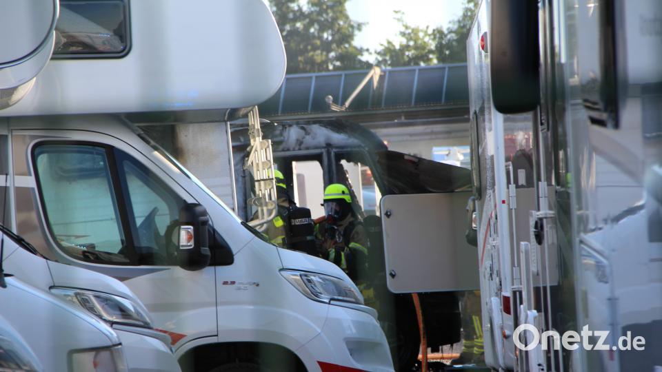 In Regensburg brannten mehrere Wohnwägen und Wohnmobile nieder. Alexander Auer