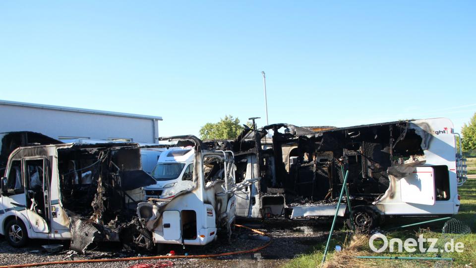 In Regensburg brannten mehrere Wohnwägen und Wohnmobile nieder. Alexander Auer