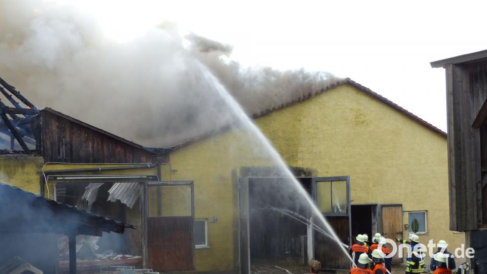 Mit vereinten Kräften gelang es den Feuerwehren, den Brand unter Kontrolle zu bringen. Völkl