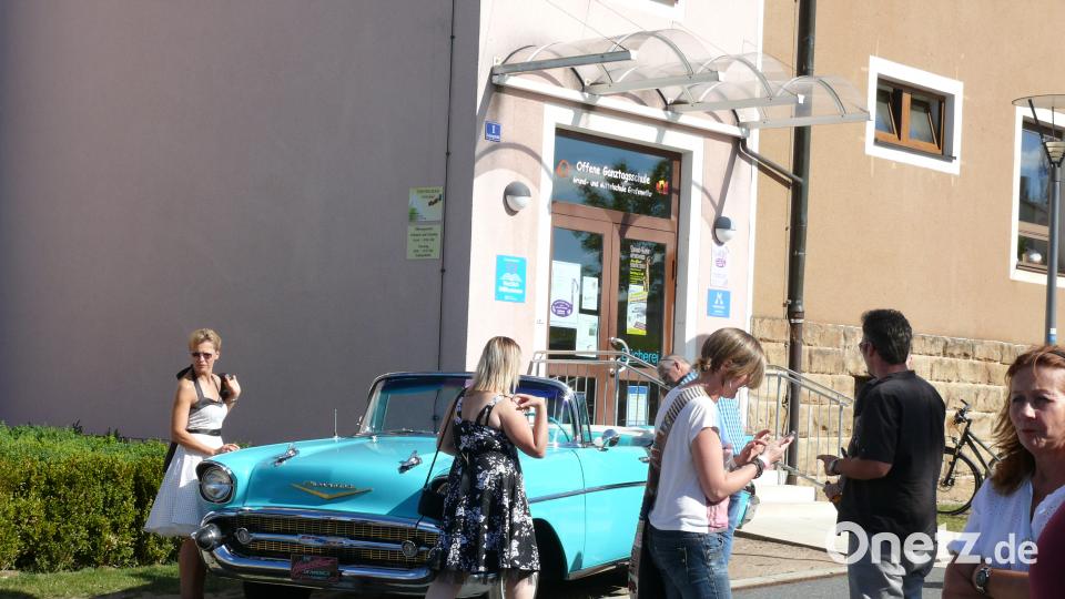 US-Oldtimer bei Celebrating Elvis vor der Stadthalle Grafenwöhr. ABU