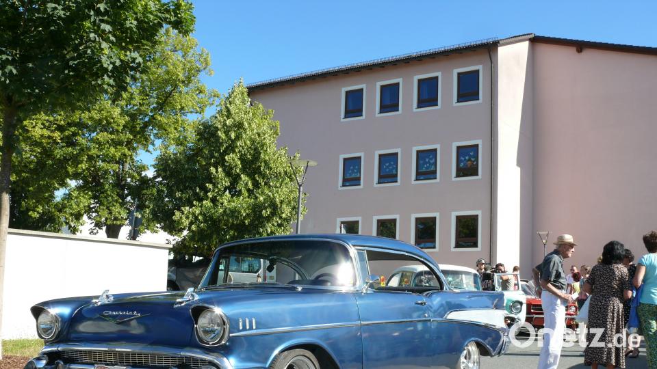 US-Oldtimer bei Celebrating Elvis vor der Stadthalle Grafenwöhr. ABU