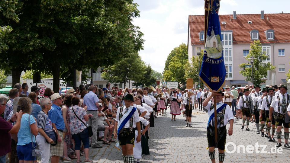 Am gestrigen Sonntag waren etwa 2000 Aktive von 140 Gruppen beim Festzug in Wiesau dabei. TR
