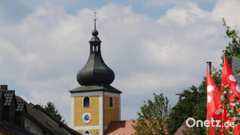 Am gestrigen Sonntag waren etwa 2000 Aktive von 140 Gruppen beim Festzug in Wiesau dabei. TR