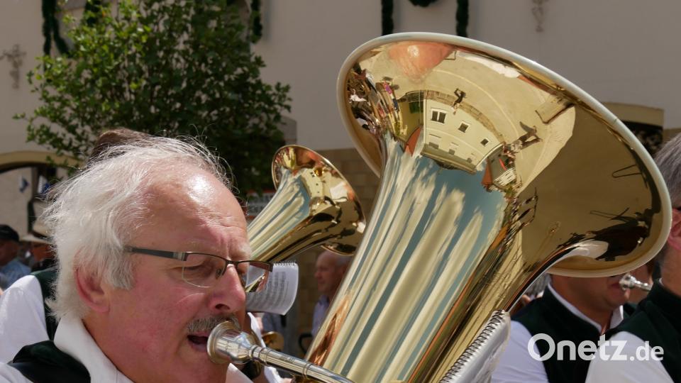 Am gestrigen Sonntag waren etwa 2000 Aktive von 140 Gruppen beim Festzug in Wiesau dabei. TR