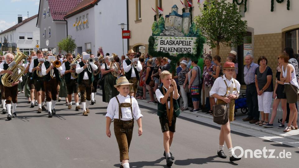 Am gestrigen Sonntag waren etwa 2000 Aktive von 140 Gruppen beim Festzug in Wiesau dabei. TR