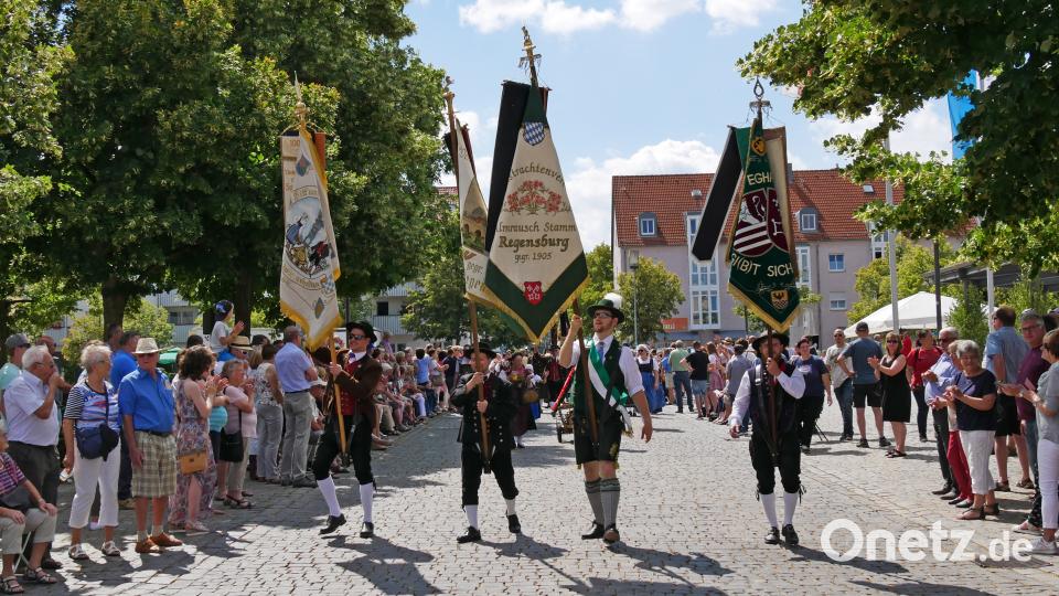 Am gestrigen Sonntag waren etwa 2000 Aktive von 140 Gruppen beim Festzug in Wiesau dabei. TR