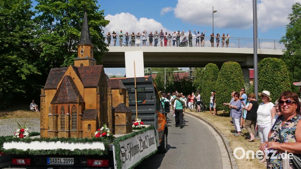 Am gestrigen Sonntag waren etwa 2000 Aktive von 140 Gruppen beim Festzug in Wiesau dabei. TR